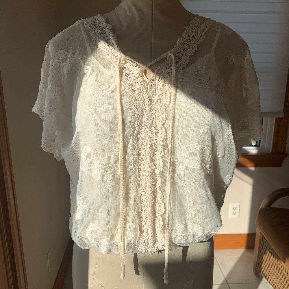 Vintage-look lace t-shirt